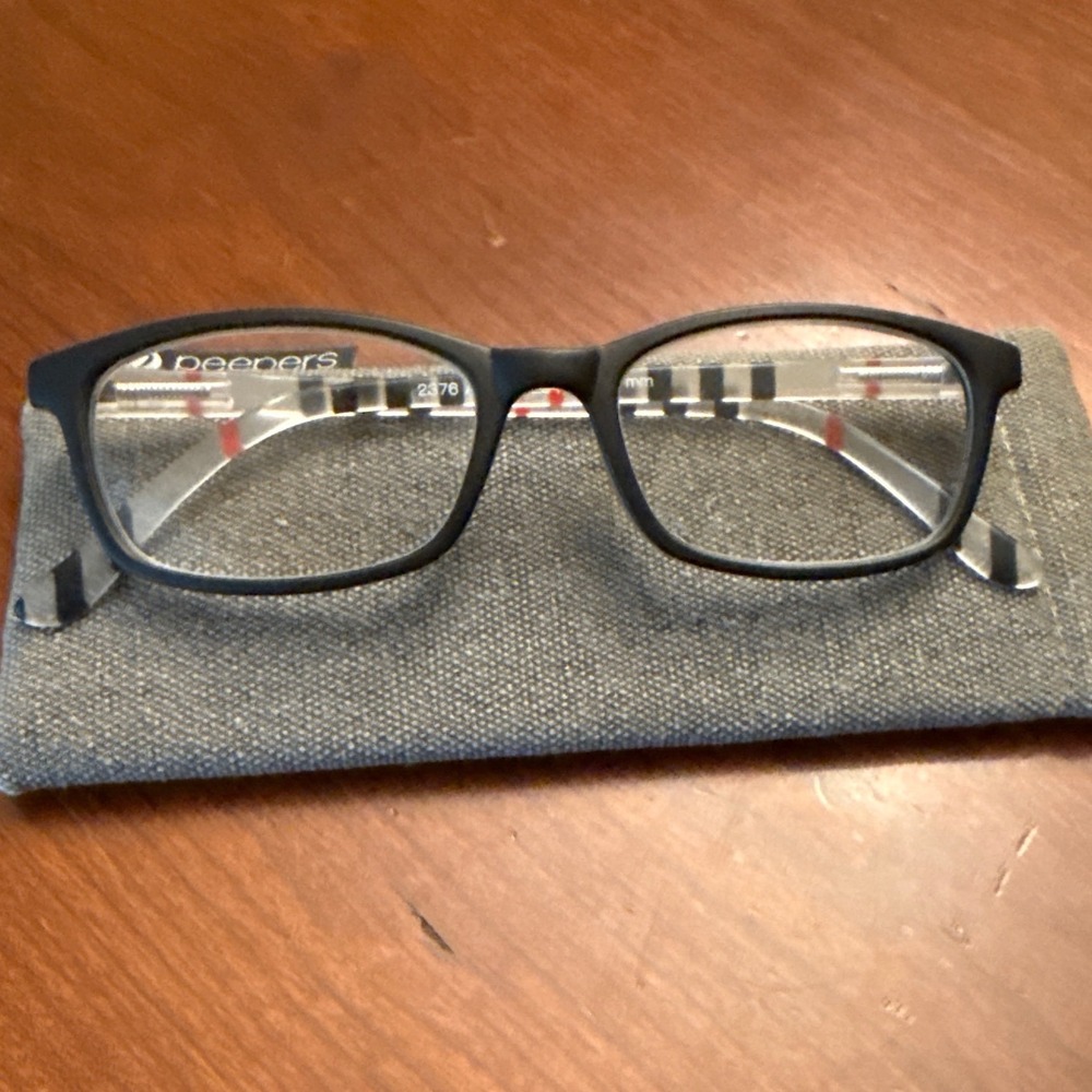 Peepers Ascot +1.25 reading glasses red black clear stripe